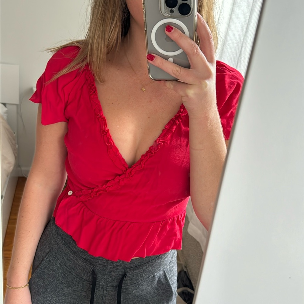 Aritzia wilfred top in red